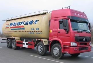 騰飛汽車 工廠特供粉粒物料運(yùn)輸車，引領(lǐng)散裝水泥運(yùn)輸新時(shí)代